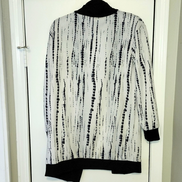 Womens Black and White Design Cardigan - Picture 3 of 3